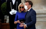 Emmanuel Macron et son épouse Brigitte Macron, au ministère des Armées le 13 juillet 2020, où le président vient de prononcer un discours