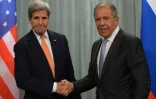 Le secrétaire d'Etat américain John Kerry et son homologue russe Sergei Lavrov le 15 juillet 2016 à Moscou