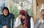 Parents et proches de soldats libanais pris en otages par des jihadistes en 2014 réunis à Beyrouth le 27 août 2017 