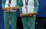 Les Russes Mirra Andreeva et Diana Shnaider, sous bannière neutre le 4 août 2024 après leur défaite en finale de l'épreuve de tennis en double lors des JO-2024 à Paris