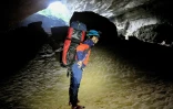 Le 16 janvier, le porteur vietnamien Ho Minh Phuc dans la grotte de Son Doong