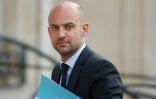 Le ministre français des Affaires étrangères, Jean-Noël Barrot, arrive à un dîner de travail au palais de l'Elysée, à Paris, le 5 mai 2025