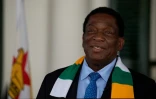 Le président zimbabwéen Emmerson Mnangagwa, reconduit pour un second mandat à l'issue d'un scrutin, aux nombreux dysfonctionnements, s'exprime lors d'une conférence de presse à Harare, le 27 août 2023