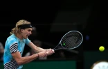 L'Allemand Alexander Zverev face au Grec Stefanos Tsitsipas, lors du Masters 100 de Paris, le 2 novembre 2023
