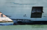 Photo montrant les dégâts sur la coque du paquebot MSC Opera qui a semé la panique à Venise, Italie, en heurtant un quai puis un bateau touristique, après une panne de moteur, le 2 juin 2019.