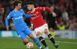 L'attaquant français de l'Atlético Madrid, Antoine Griezmann, aux prises avec le défenseur brésilien de Manchester United, Alex Telles, lors du 8e de finale retour de la Ligue des Champions, le 15 mars 2022 au Stade d'Old Trafford