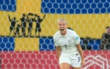 La joie de l'attaquante anglaise Beth Mead, après avoir ouvert le score face à la Suède, lors de leur demi-finale de l'Euro, le 26 juillet 2022 à Sheffield