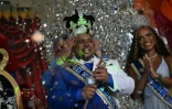 Le roi Momo Caio Cesar Dutra reçoit la clé de la ville lors de la cérémonie officielle d'ouverture du Carnaval de Rio de Janeiro, au Brésil, le 9 février 2024