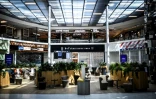 Des bars, restaurants et boutiques duty free au terminal 3 de l'aéroport d'Orly, le 24 juin 2020 quelques jours avant sa réouverture