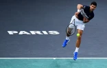 Le Serbe Novak Djokovic, lors de la finale du Masters 1000 du Paris Masters face au Canadien Denis Shapovalov, le 3 novembre 2019 à l'AccorHotels Arena
