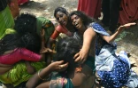 Des membres de la communauté transgenre participent au festival annuel Koovagam, le 29 avril 2026 à Kallakurichi, dans l'Etat indien méridional du Tamil Nadu 