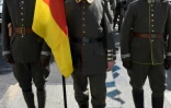 Des "reconstitueurs" en costume de soldat allemand le 27 mai 2016 à Verdun 