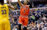 Derrick Rose tire face aux Indiana Pacers lors du match des Chicago Bulls, le 29 mars 2016 à Indianapolis