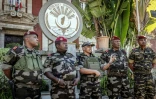 Le colonel malgache Michael Randrianirina (au centre), chef de l'unité militaire CAPSAT, lors de son allocution annonçant sa prise de pouvoir à Madagascar, le 14 octobre 2025 à Antananarivo