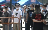 Des Chinois attendent pour se faire tester au coronavirus, le 17 juin 2020 à Pékin, après l'apparition de nouveaux cas