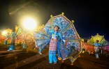 Des danseuses d'une ethnie de l'Etat Shan ouvrent le festival des Lumières de Taunggyi, dans le nord-est de la Birmanie, le 4 novembre 2019