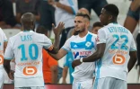 Les joueurs marseillais autour de Rémy Cabella, buteur sur coup franc contre Lorient au Vélodrome, le 26 août 2016