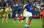 L'attaquant français Jean-Philippe Mateta égalise sur penalty contre l'Espagne, le 9 août 2024 au Parc des Princes
