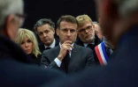Le président Emmanuel Macron, Brigitte Macron (gauche), le ministre de la Transition écologique Christophe Béchu (2e gauche) et celui de l'Agriculture Marc Fesneau (droite), le 14 novembre 2023 à Clairmarais