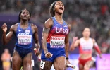 L'Américaine Sha'carri Richardson exulte après avoir remporté le relais 4x100 m avec son équipe, aux Mondiaux de Tokyo, le 21 septembre 2025