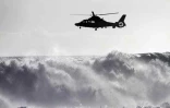 Saint-Leu - Lundi 5 septembre 2011 - hélitreuillage d'un pêcheur en difficulté en raison de la forte houle