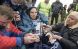 Cette photo fournie par la Nasa montre le cosmonaute russe Ivan Vagner transporté pour des examens médicaux juste après qu'il a atterri avec son compatriote Alexeï Ovchinin et l'austronaute américain Don Pettit à bord de leur vaisseau Soyouz MS-26 au Kazakhstan le 20 avril 2025