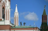 Des snipers surveillent l'assistance lors du défilé du 9 mai 2025 à Moscou