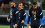 Karim Benzema, Antoine Griezmann et Kylian Mbappé à l'échauffement avant le match de qualification au Mondial-2022 contre la Bosnie le 1er septembre 2021 à Strasbourg