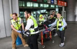 Evacuation d'un blessé après une attaque au couteau à Haïfa, dans le nord d'Israël, le 3 mars 2025