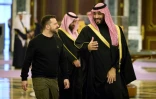 Le président ukrainien Volodymyr Zelensky et le Premier ministre d'Arabie saoudite Mohammed bin Salman Al-Saud, à Riyadh le 27 février 2024