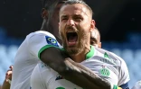 Le défenseur de Saint-Etienne, Mathieu Debuchy, jubile après son but lors du match de Ligue 1 à Montpellier, le 2 mai 2021