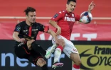 L'attaquant de Monaco Wissam Ben Yedder (d) à la lutte avec le défenseur de Rennes Damien Da Silva, le 16 mai 2021 au stade Louis-II