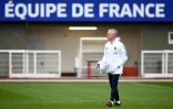 Le sélectionneur Didier Deschamps dirige l'entraînement de l'équipe de France à Clairefontaine, le 25 mars 2018