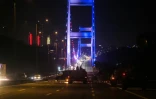 Les militaires arrivent sur le pont Fatih Sultan Mehmet, à Istanbul le 16 juillet 2016