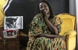 La chanteuse Korka Dieng, membre du légendaire groupe Orchestra Baobab, à Dakar, le 29 septembre 2026 au Sénégal