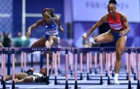 La Française Cyréna Samba-Mayela (à gauche) en demi-finale 100m haies, aux JO-2024 au Stade de France, le 9 août 2024