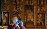 Dans la cathédrale de Salisbury, dans le sud-ouest de l'Angleterre, reconvertie en centre temporaire de vaccination contre le Covid-19, le 20 janvier 2021