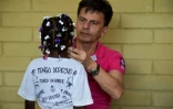 Le Dr Carlos Melo, du navire-hôpital San Raffaele, ausculte une fillette, le 23 avril 2019 dans le département du Choco, en Colombie