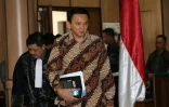 Le gouverneur chrétien de Jakarta Basuki Tjahaja Purnama, accusé de blasphème, arrive au tribunal à Jakarta le 13 décembre 2016