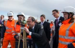 François Hollande visite les infrastructures de la Ligne à Grande Vitesse (LGV) Tours-Bordeaux, à Villognon près d'Angoulême, le 28 février 2017