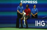 Gael Monfils récupère après sa défaite contre l'Italien Matteo Berrettini, en quarts de finale de l'US Open, le 4 septembre 2019 à New York.