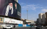 Une gigantesque fresque murale représente l'ayatollah Ali Khamenei, le guide suprême iranien tué dans l'intervention américano-israélienne, le 5 mars 2026 à Téhéran