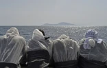 Des migrants à bord du bateau l'Aquarius, après leur sauvetage le 25 mai 2016 au large de la Libye en Méditarrenée