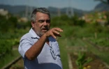 Julio César Barros, l'un des responsables du potager de la favelo de Manguihos, le 4 mai 2022 à Rio de Janeiro, au Brésil 