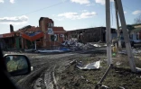 Des bâtiments détruits dans le village de Kazachya Loknya, repris aux troupes ukrainiennes par les forces armées russes, dans le district de Soudja de la région de Koursk, le 18 mars 2025