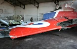 Des débris de l'avion de la Yemenia Airways repêchés en mer, dans un hangar à Moroni, le 16 septembre 2009 aux Comores 