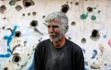 Un habitant de Gaza devant un édifice touché par un frappe israélienne, dans le quartier Shoujaiya de Gaza-ville, le 10 avril 2025