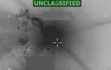Image tirée d'une vidéo publiée par le secrétaire américain à la Défense Pete Hegseth sur son compte X, le 24 octobre 2025, montrant ce que Hegseth dit être des forces militaires américaines menant une frappe sur un navire de narcotrafiquants dans la mer des Caraïbes, le 23 octobre 2025