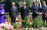De gauche Ă droite, la reine Elizabeth II, le prince Philip, leur fils Charles et leurs petits-fils William et Harry, Ă Londres, le 6 juillet 2004