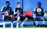 N'Golo Kanté (d) avec ses coéquipiers Paul Pogba (g) et Antoine Griezmann à l'entraînement, le 12 juillet 2018 à Istra dans la région de Moscou
